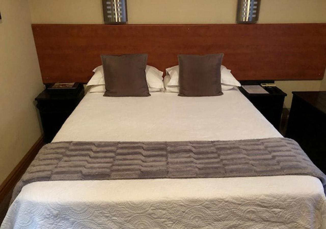 A La Martha'S Air-Port Guest House Порт-Элизабет Экстерьер фото