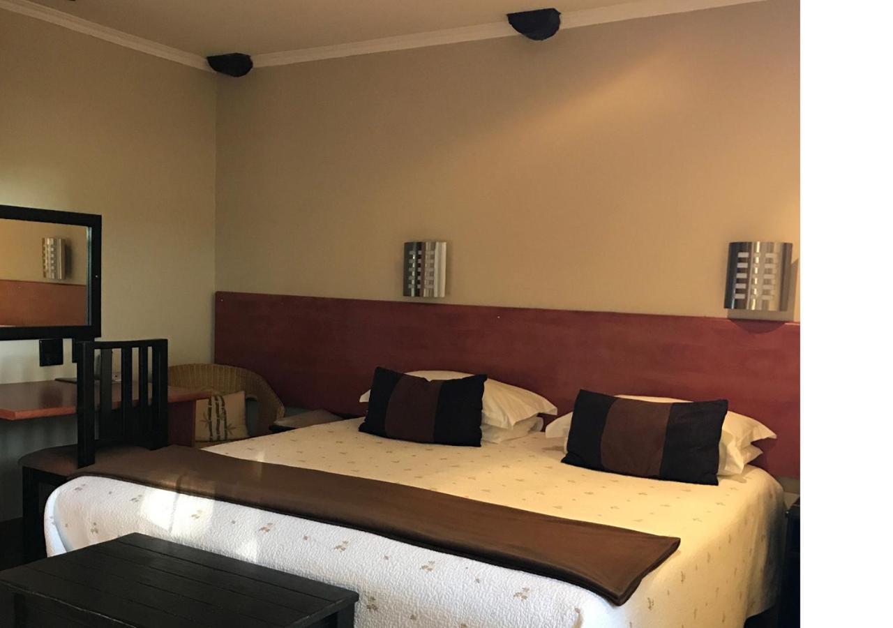A La Martha'S Air-Port Guest House Порт-Элизабет Экстерьер фото