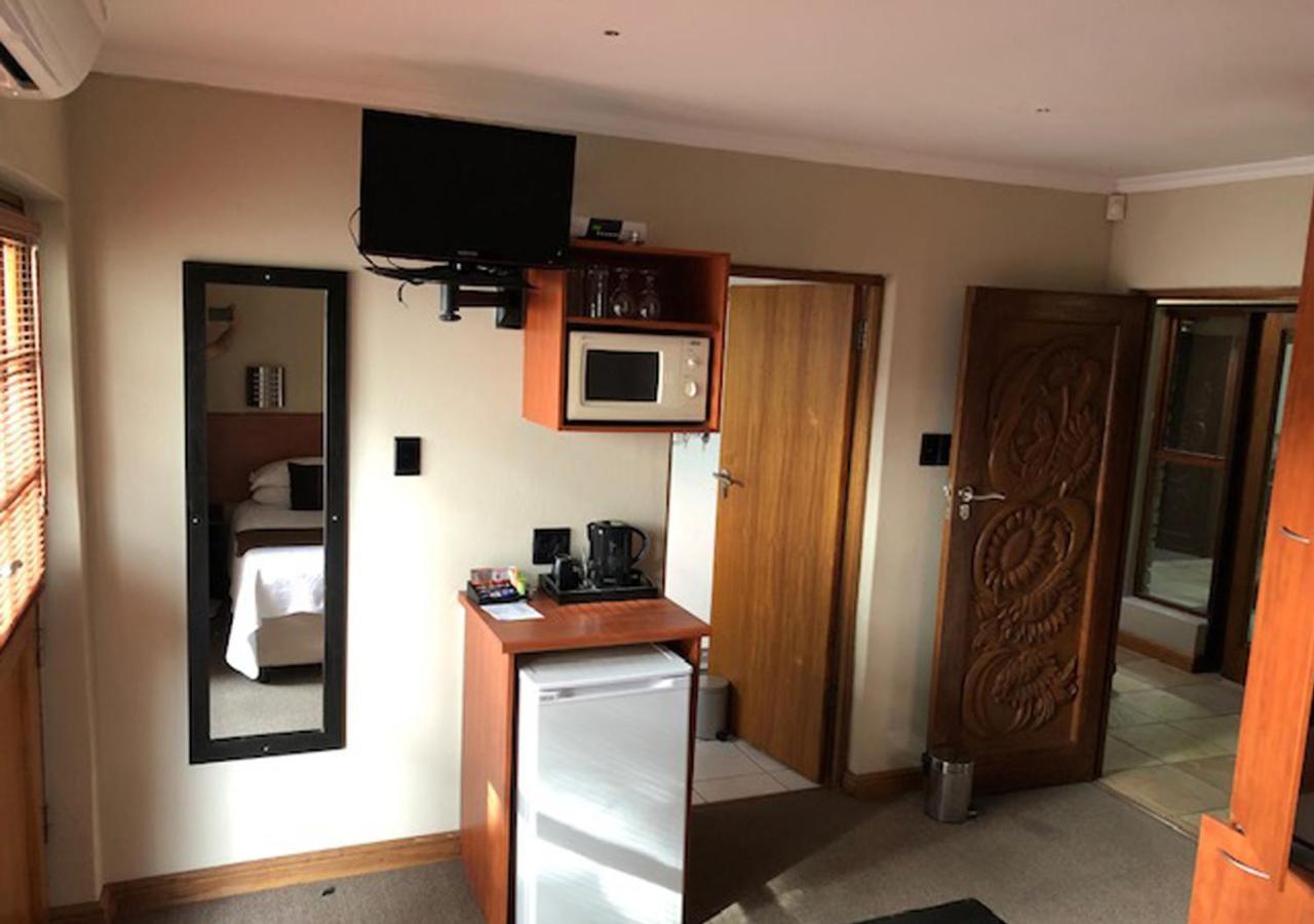 A La Martha'S Air-Port Guest House Порт-Элизабет Экстерьер фото