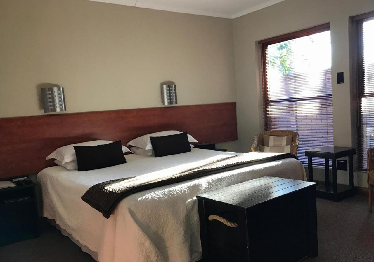 A La Martha'S Air-Port Guest House Порт-Элизабет Экстерьер фото
