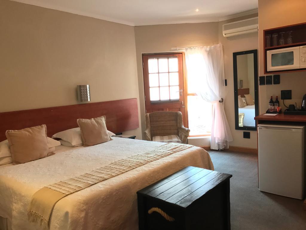 A La Martha'S Air-Port Guest House Порт-Элизабет Экстерьер фото