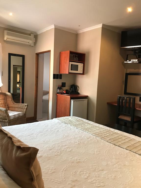 A La Martha'S Air-Port Guest House Порт-Элизабет Экстерьер фото